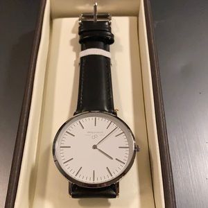 Men’s classic leather band watch